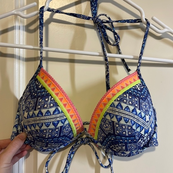Victoria’s Secret bikini top, size 34C - Picture 1 of 4